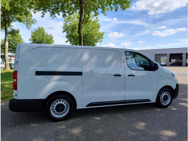 Peugeot e-Expert L3 75 kWh 136pk AUTOMAAT | Multimedia | Apple Carplay | Android Auto | Digital cockpit | Stuurwielbediening | Achteruitrijcamera | Parkeersensoren voor en achter | Dode hoek detectie | Elektrisch inklapbare spiegels | Bank voorpassagiers | Tussenwand comf