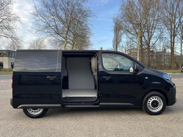 Peugeot e-Expert L2 75 kWh 136pk | 8 jaar garantie | 0% financial lease | NAVI | Apple Carplay | Android Auto | Parkeersensoren voor- en achter | Achteruitrijcamera | Dode hoek detectie | Mistlampen | Licht- en regensensor | Automatische verlichting | Digital cockpit | Tu