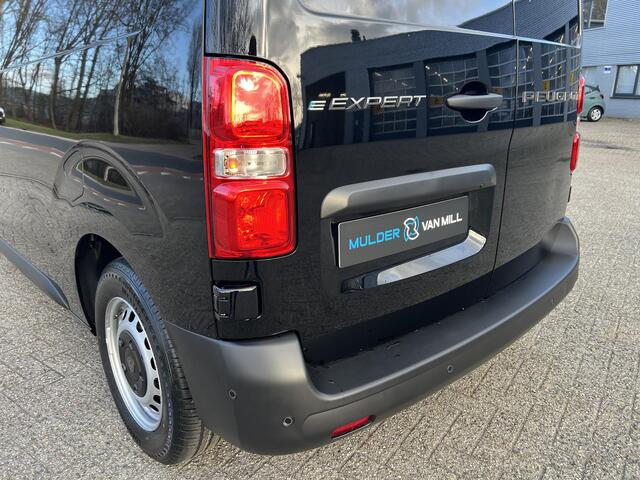 Peugeot e-Expert L2 75 kWh 136pk | 8 jaar garantie | 0% financial lease | NAVI | Apple Carplay | Android Auto | Parkeersensoren voor- en achter | Achteruitrijcamera | Dode hoek detectie | Mistlampen | Licht- en regensensor | Automatische verlichting | Digital cockpit | Tu
