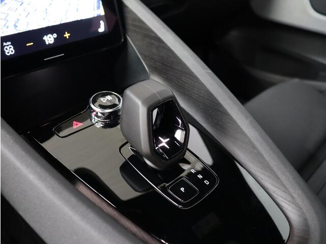 Polestar 2 Long Range Dual Motor Launch Edition 78kWh / Panoramadak / Elektrische Stoelen / Stoel + Stuurverwarming / Adaptive Cruise / Keyless / BLIS /