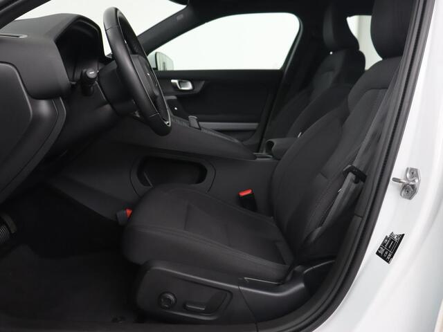 Polestar 2 Standard Range Single Motor 63kWh | 360 Camera | Stoelverwarming | Adaptive cruise | Carplay | Park Assist | 19'' | Keyless | Full LED | Digital Cockpit | DAB