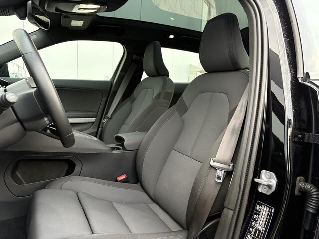 Polestar 2 Long Range Dual Motor Launch Edition 78kWh / 408 PK / Soh 96%/ Panorama Glasdak / Elektrische Achterklep / Stoelverwarming voor en achter / Apple CarPlay/Android Auto /