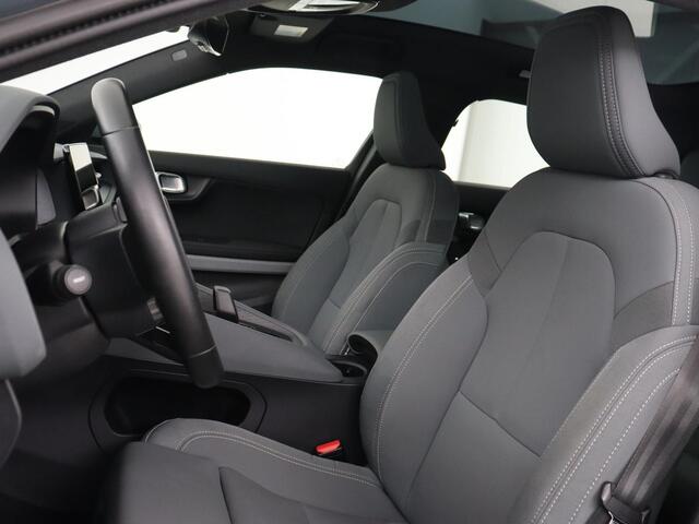 Polestar 2 Long Range Dual Motor Launch Edition 78kWh | Panoramadak | Trekhaak | 360 Camera | Achterbankverwarming | Adaptive cruise | Carplay | Camera | Stoelverwarming | Keyless