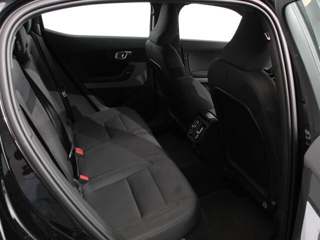 Polestar 2 Standard Range Single Motor 69 kWh Automaat Camera Dab Led Verwarmde voorstoelen Navigatie Apple Carplay/Android Auto Climate Control Parkeer sensoren