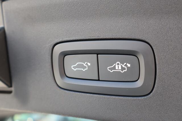 Polestar 2 Standard Range Single Motor 63kWh Apple carplay/Stoelverwarming/Lane assist/Achteruitrijcamera/Elektrische stoel met geheugen/Elektrische kofferklep/Adaptieve cruise control