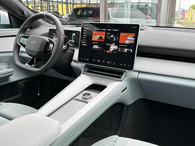 Polestar 4 Long Range Single motor 100 kWh / Pano. dak / Verwarmde stoelen voor+achter / Elek. stoelen voor+achter / Harman Kardon / 360 camera /