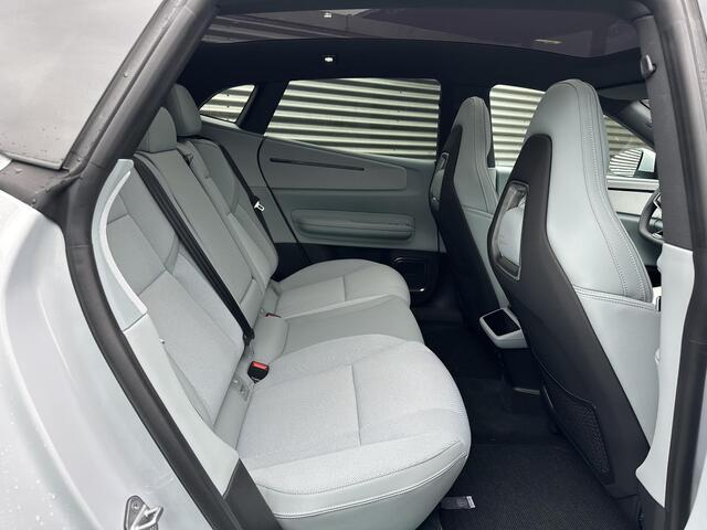 Polestar 4 Long Range Single motor 100 kWh / Pano. dak / Verwarmde stoelen voor+achter / Elek. stoelen voor+achter / Harman Kardon / 360 camera /