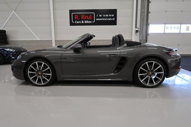 Porsche 718 Boxster 2.0 Turbo 370pk Automaat PDK Navigatie Sportuitlaat Leer Sportstoelen 20 inch LMV Camera Stoelverwarming 2e Eigenaar Perfect onderhouden SCM Nieuwstaat