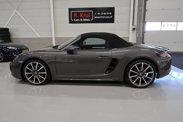 Porsche 718 Boxster 2.0 Turbo 370pk Automaat PDK Navigatie Sportuitlaat Leer Sportstoelen 20 inch LMV Camera Stoelverwarming 2e Eigenaar Perfect onderhouden SCM Nieuwstaat