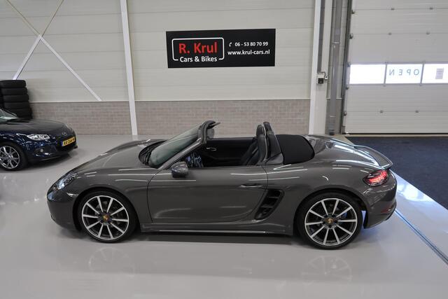 Porsche 718 Boxster 2.0 Turbo 370pk Automaat PDK Navigatie Sportuitlaat Leer Sportstoelen 20 inch LMV Camera Stoelverwarming 2e Eigenaar Perfect onderhouden SCM Nieuwstaat