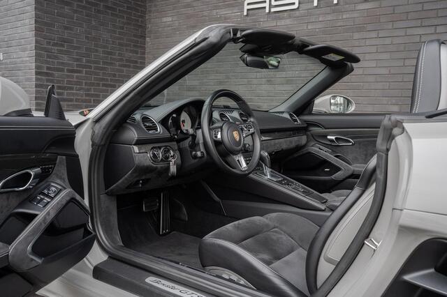 Porsche 718 Boxster GTS | 30.500 km | Krijt met GTS pakket