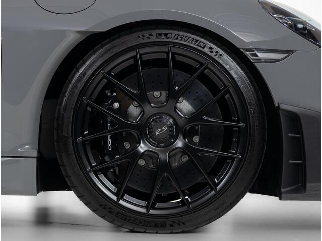 Porsche 718 Spyder RS