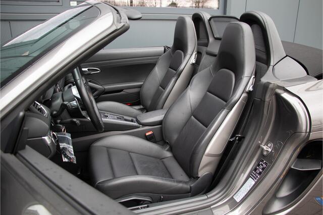 Porsche 718 Boxster 2.0 | 300PK | Porsche Approved 2028 | PPF Neus | Stoelverwarming | Cruise Control |Dealer OH | Stuurverwarming | Dab+ | Carrera 20" | ¤ 110.613 N.P | Garagedeuropener | AppleCarplay | PDC.