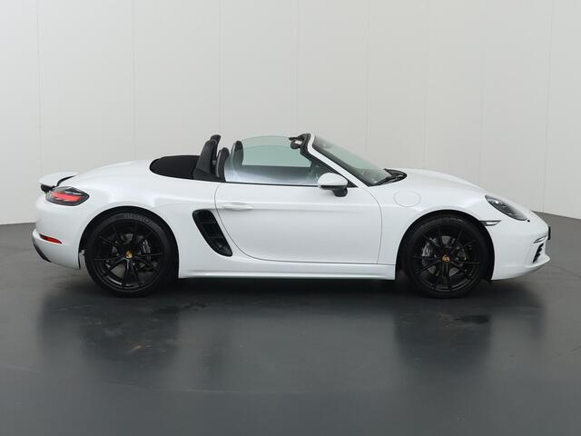 Porsche 718 Boxster 2.0 | NL Auto | Sound-Package Plus | Sportstoelen Plus (Ele. verstelbaar 2-weg) | 20" Carrera S Wielen | Stuurverwarming | PDLS | Licht-Design-Pakket | Rijassistent-Systeem | GT Sport Stuur | Sport-Chrono-Pakket | Sport-Uitlaatsysteem |