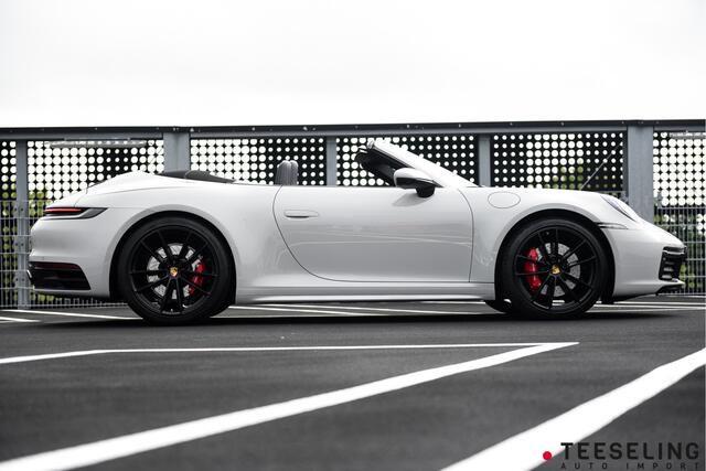 Porsche 911 Cabrio 3.0 Carrera 4 S | Krijt | SportChrono | Sportuitlaat