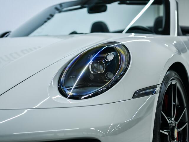 Porsche 911 Carrera 4 GTS Cabriolet