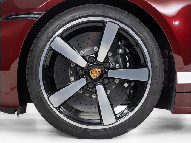 Porsche 911 Targa 4S Heritage Edition
