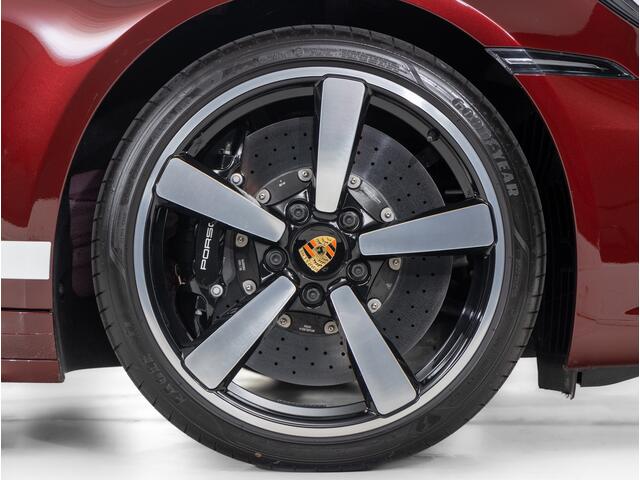 Porsche 911 Targa 4S Heritage Edition