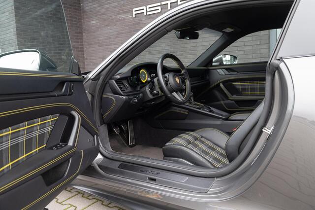 Porsche 911 4.0 GT3 Touring | PCCB | Noselift | manual gearbox Porsche 911 4.0 GT3 Touring | PCCB | Noselift | handgeschakeld