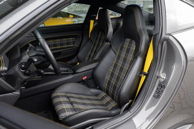 Porsche 911 4.0 GT3 Touring | PCCB | Noselift | manual gearbox Porsche 911 4.0 GT3 Touring | PCCB | Noselift | handgeschakeld