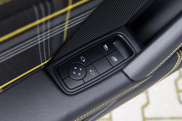 Porsche 911 4.0 GT3 Touring | PCCB | Noselift | manual gearbox Porsche 911 4.0 GT3 Touring | PCCB | Noselift | handgeschakeld