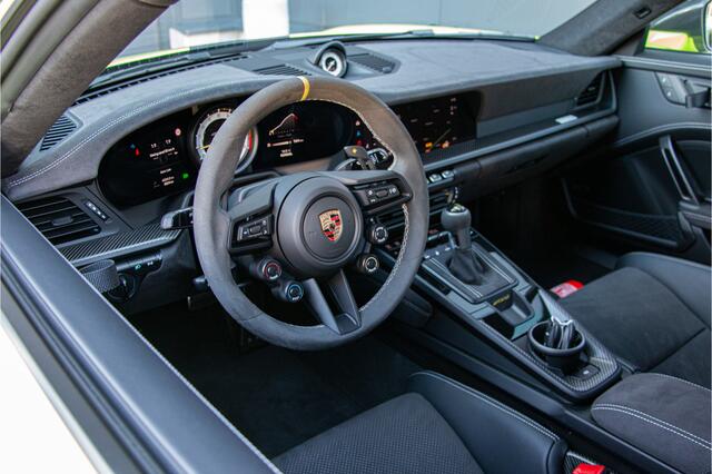 Porsche 911 4.0 GT3 RS | Weissach | PTS | Keramische PCCB | Lift | Exclusive Manufaktur Acidgreen ¤ 16.539 PTS | Bose Sound | Sport Chrono | PDLS+ Black | 525PK | Alcantara | Carbon | BTW | 992 | Clubsport pakket | Camera | Sfeerverlichting | Apple & Android Carplay 