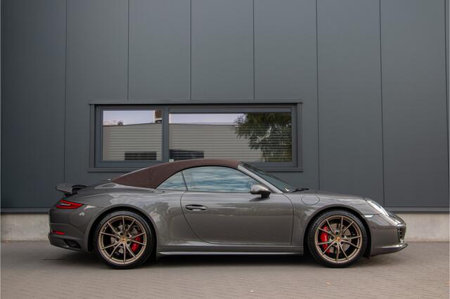 Porsche 911 Cabrio 3.0 Carrera 4S 420PK | Lift | Sportuitlaat | Achterasbesturing | Ventilatie | Bose | Sport Chrono | Memory | Stuurverwarming | Camera | NL Auto (nap) | Keyless | Alarm | Dealer OH. ¤196.844,- Nieuwprijs