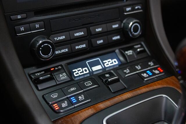 Porsche 911 Cabrio 3.0 Carrera 4S 420PK | Lift | Sportuitlaat | Achterasbesturing | Ventilatie | Bose | Sport Chrono | Memory | Stuurverwarming | Camera | NL Auto (nap) | Keyless | Alarm | Dealer OH. ¤196.844,- Nieuwprijs