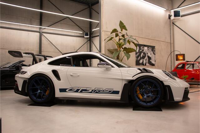 Porsche 911 4.0 GT3 RS | Weissach | Keramische PCCB | Lift | Exclusive Manufaktur | Bose Sound | Full Xpel PPF | Sport Chrono | PDLS+ Black | 525PK | Alcantara | Carbon | BTW | 992 | GT3RS | Clubsport pakket | Camera | Sfeerverlichting | Apple & Android Carplay | 202