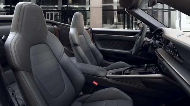 Porsche 911 Carrera 4 GTS Cabriolet