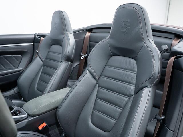 Porsche 911 Carrera 4 GTS Cabriolet