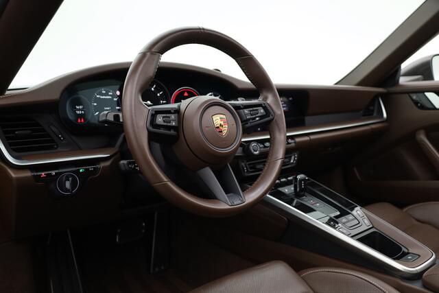 Porsche 911 Targa 4S 3.0 Orgi. NL | Liftsysteem | 20/21 inch RS Spyder | leder truffelbruin | Bose | Stoelventi. | PLMS