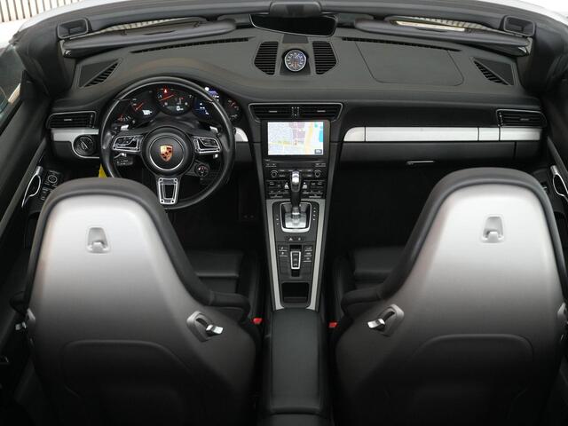 Porsche 911 Carrera 4 GTS 3.0 450pk Cabrio |sportuitlaat|sportchrono|Bose|PDLS+|Apple Carplay|18-voudige stoelen|parkeer camera|stoelverwarming|