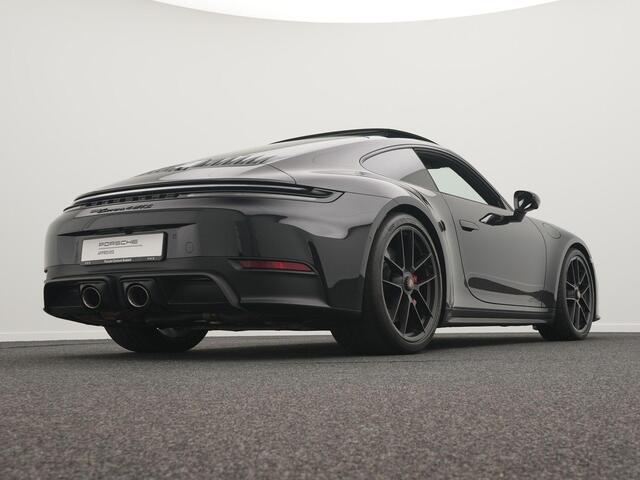 Porsche 911 Carrera 4 GTS
