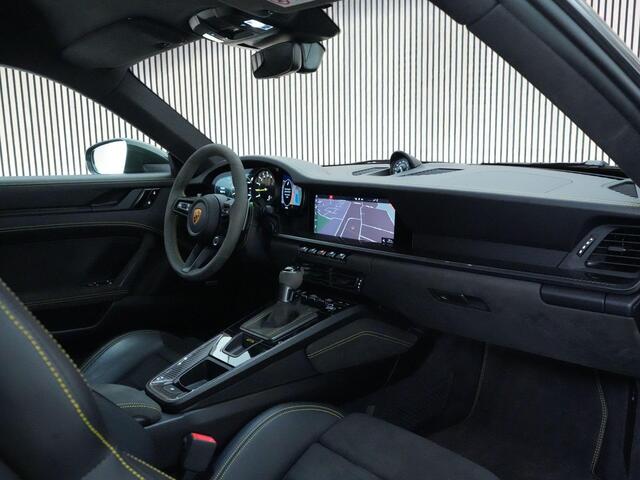 Porsche 911 GT3 992 |dealer onderhouden|Oakgreen metallic|neodyme wielen|keramisch|Bose|lift|sportuitlaat|sport chrono|18-voudig|carbon interieur|matrix LED|