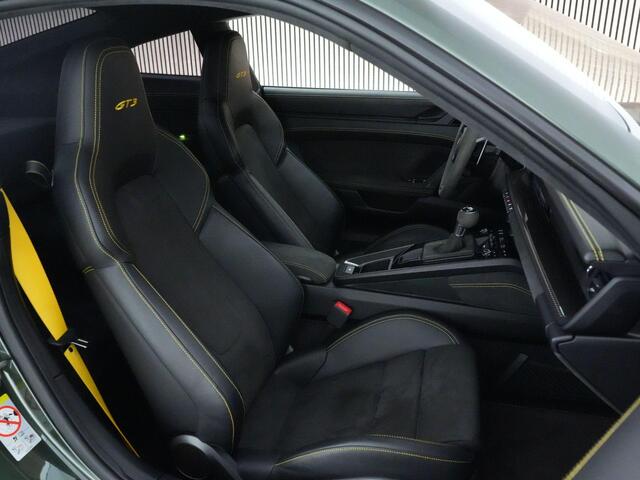 Porsche 911 GT3 992 |dealer onderhouden|Oakgreen metallic|neodyme wielen|keramisch|Bose|lift|sportuitlaat|sport chrono|18-voudig|carbon interieur|matrix LED|