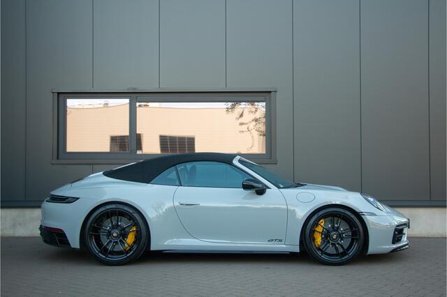 Porsche 911 Cabrio 3.0 Carrera GTS 480PK | Handgeschakeld | Keramische | NL Auto | Burmester | Lift | ACC | PDCC | 360 Camera | Exclusive Manufaktur | Sportuitlaat | PDLS | Achterasbesturing | Stoelventilatie + Verwaring | Stuurverwarming | Memory | Sport-Chrono | L