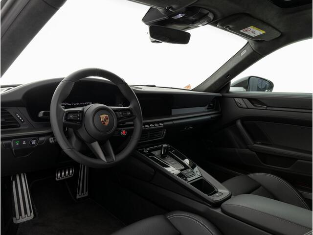 Porsche 911 Carrera 4 GTS