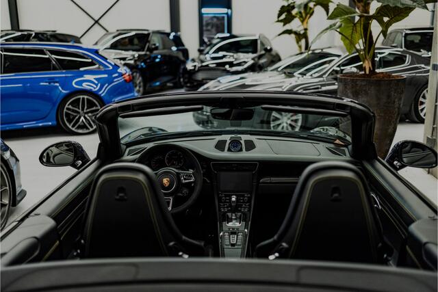 Porsche 911 4.0 GT3 RS 525PK | Lift | NL Auto | Approved 2028 | Alcantara Hemel | Sport-Chrono | Bucket Seats | Exclusive Design Achterlichten | 992 | GT3RS | 20/21" | Apple & Android Carplay.