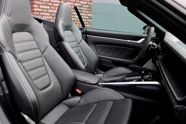 Porsche 992 911 Cabrio 3.8 Turbo S | Keramisch | Vierwielbesturing | Burmester High End | Adaptive Cruise Control | Liftsysteem | Sport Chrono | 18-wegs Memory | PASM | Sportuitlaat |