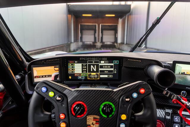 Porsche 992 911 GT3 R rennsport ¤123K Flacht Design - 1 of 77