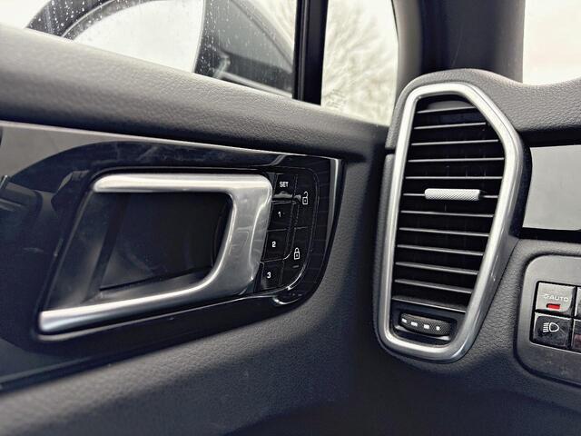 Porsche CAYENNE 3.0 E-Hybrid PANOD LED NAVI LEDER