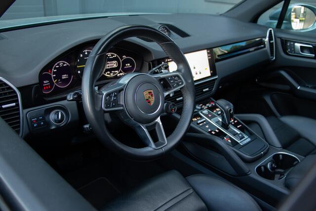 Porsche CAYENNE 3.0 E-Hybrid 462PK | NL Auto |Sportdesign | Sportuitlaat | Pano | PASM Luchtvering | Softclose | Memory | Elektrische Trekhaak 3500kg | Bose | Camera | Led | Sfeerverlichting | Cruise Control | 22"| Stuurverwarming | Sportstoelen | Sport Chrono | Apple & 