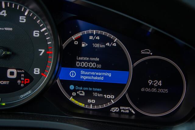Porsche CAYENNE 3.0 E-Hybrid 462PK | NL Auto |Sportdesign | Sportuitlaat | Pano | PASM Luchtvering | Softclose | Memory | Elektrische Trekhaak 3500kg | Bose | Camera | Led | Sfeerverlichting | Cruise Control | 22"| Stuurverwarming | Sportstoelen | Sport Chrono | Apple & 