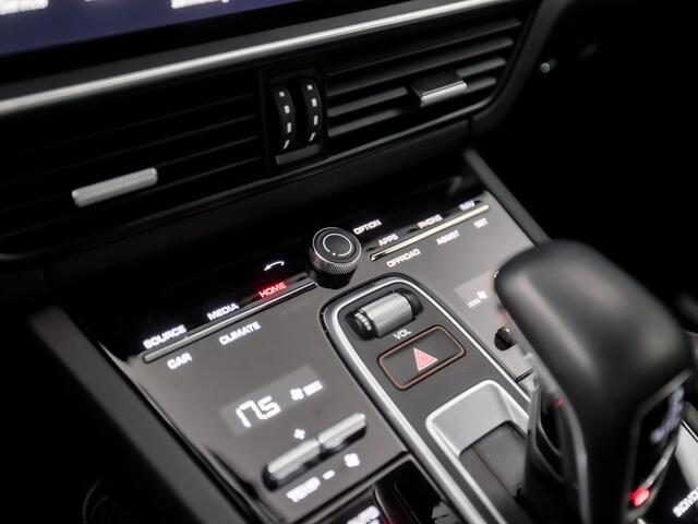 Porsche CAYENNE Coupé 3.0 E-Hybrid SportDesign 463Pk Automaat (SPORTCHRONO PAKKET, PANORAMADAK, ALCANTARA STUUR EN HEMEL, APPLE CARPLAY, LUCHTVERING, KUIPSTOELEN, SFEERVERLICHTING, 360 CAMERA, HEAD-UP DISPLAY, NIEUWSTAAT)