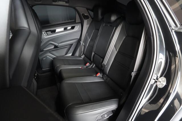 Porsche CAYENNE Coupé 3.0 E-Hybrid | Sport Design | Burmester | 18-voudige Stoelen | InnoDrive |