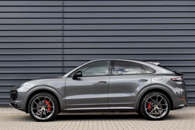 Porsche CAYENNE Coupé 3.0 E-Hybrid 462pk Lightweight GT Package | Carbon Exterieur | Carbon Dak | 22'' GT Design Wielen | Sportuitlaat |
