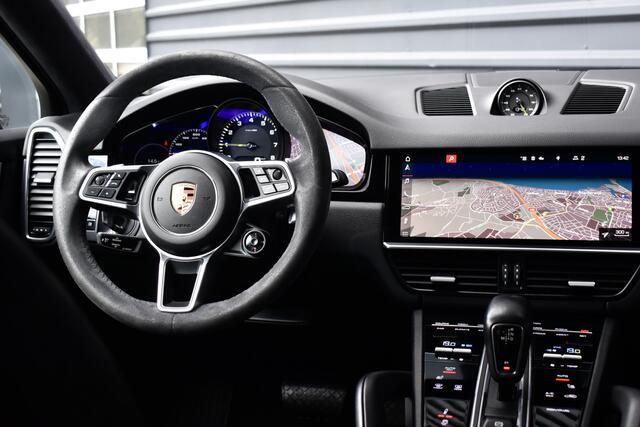 Porsche CAYENNE Coupé 3.0 E-Hybrid 462pk Lightweight GT Package | Carbon Exterieur | Carbon Dak | 22'' GT Design Wielen | Sportuitlaat |