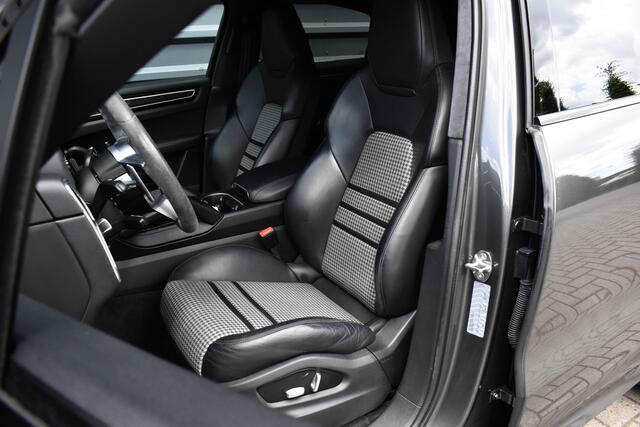 Porsche CAYENNE Coupé 3.0 E-Hybrid 462pk Lightweight GT Package | Carbon Exterieur | Carbon Dak | 22'' GT Design Wielen | Sportuitlaat |