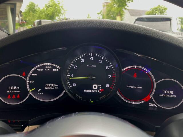 Porsche CAYENNE 3.0 E-Hybrid | Luchtvering | Volleder | Adap Sportstoelen 18 voudig | Lane Assist | Stuurbekr Plus | Led v| Org NL | 65.000km